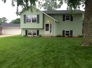 612 3rd St NW, Dyersville, IA 52040
