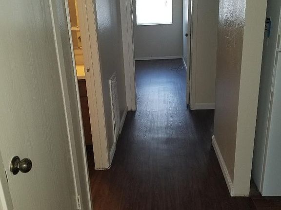 4th image of 703 Schuller St