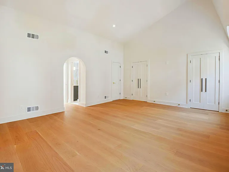 1329 Connecticut Ave NW #300 — Photo 32