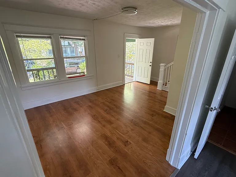 504 Bancroft Ave — Photo 4