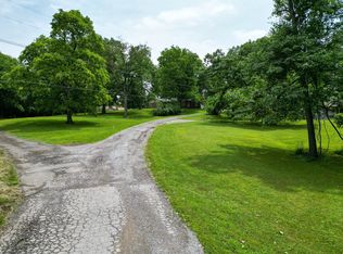 1094B Center Point Rd S, Hendersonville, TN 37075