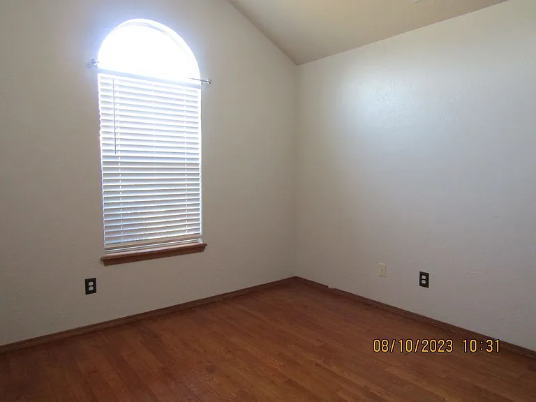 305 E Seminole St — Photo 16
