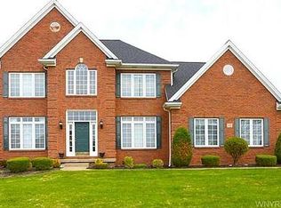 5405 Center Pine Ln, Williamsville, NY 14221