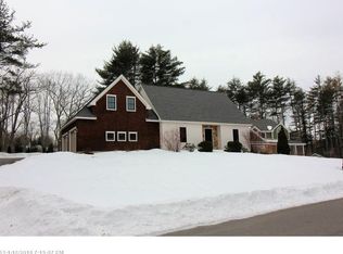 4 Fox Hall Rd, Falmouth, ME 04105