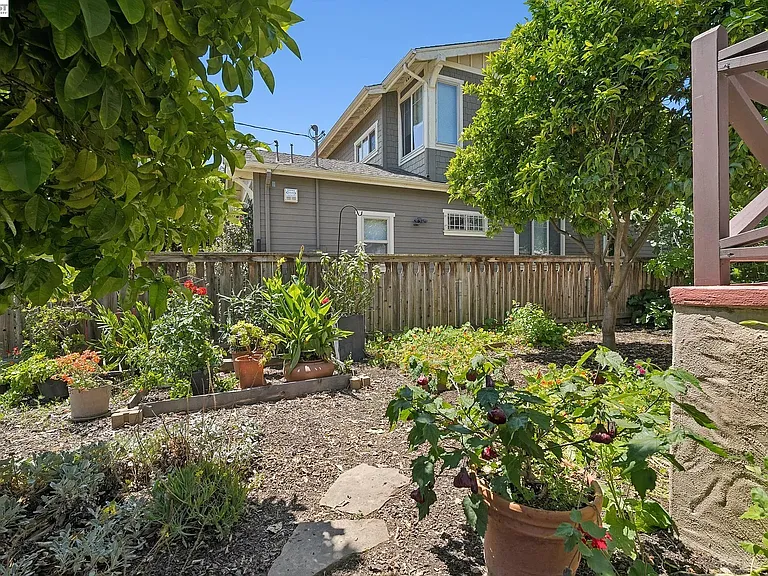 4987 Shafter Ave — Photo 3
