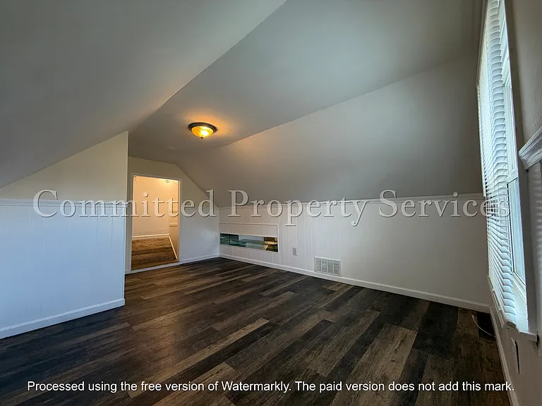 24382 Columbus Ave — Photo 8