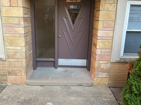 3rd image of 6819 N Seeley Ave