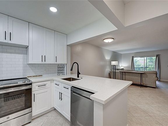 3rd image of 2350 NE 14th Street Causeway #204
