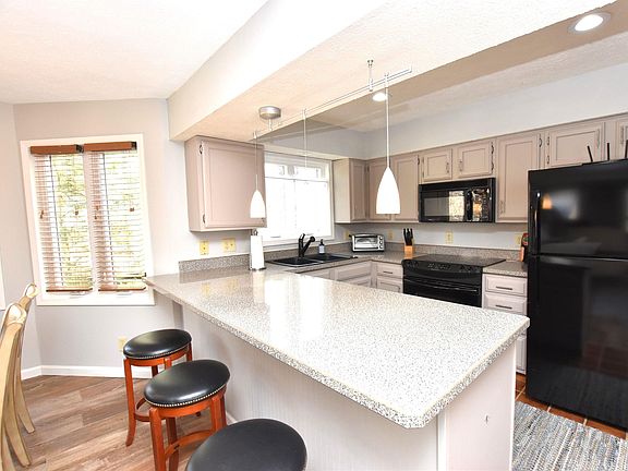 3rd image of 9748 S Harbour Pointe Dr #B-35