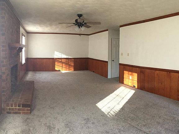 5th image of 423 Middle Oaks Dr