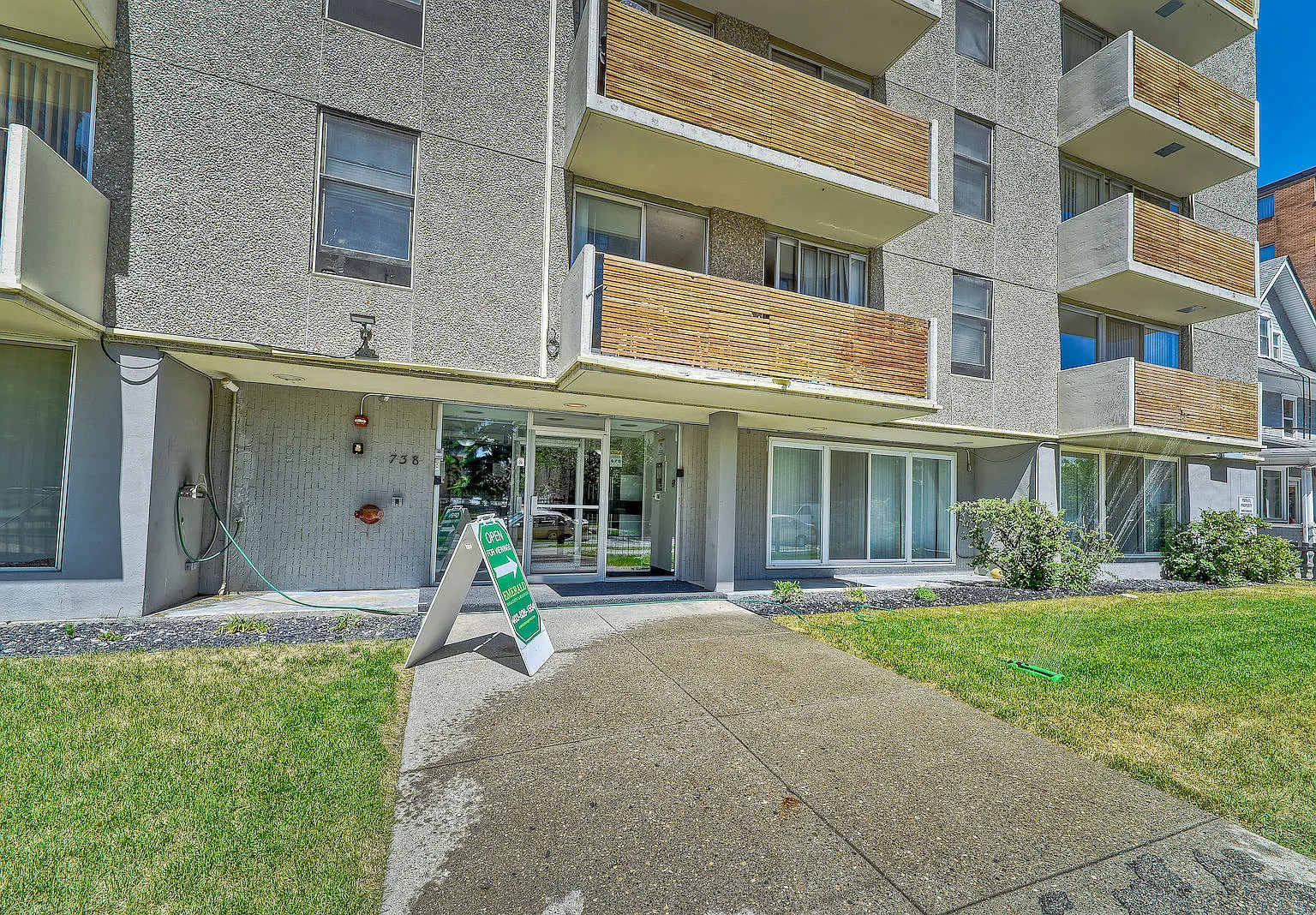 738 14 Avenue S.W. — Photo 1