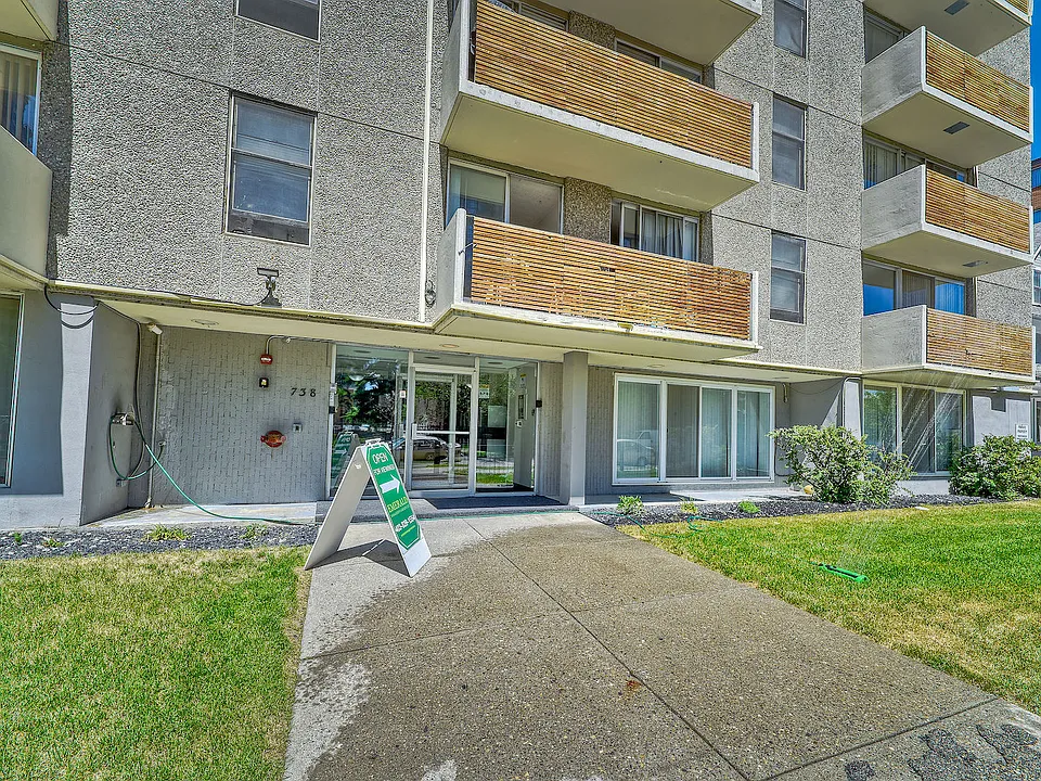 738 14th Ave SW #8A