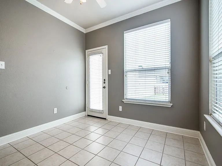 10120 Cherry Hill Ln — Photo 5