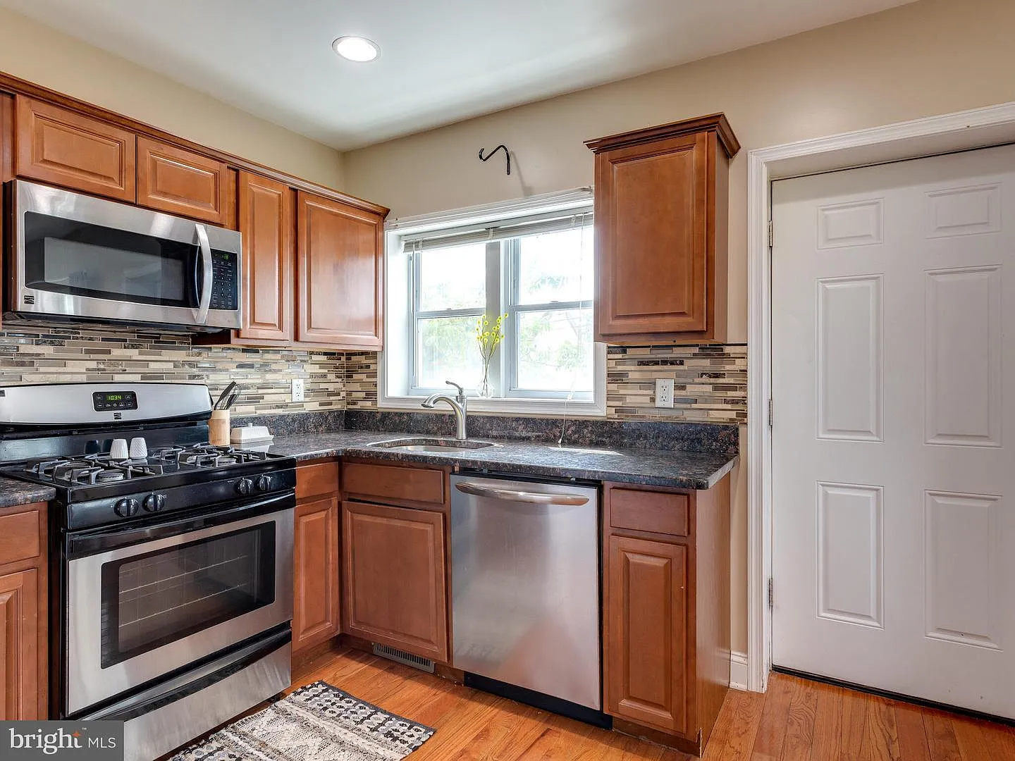 1 bed, 834 sqft, $1,415 — Photo 4