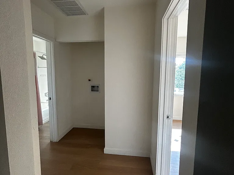 246 E Providencia Ave #246 — Photo 3