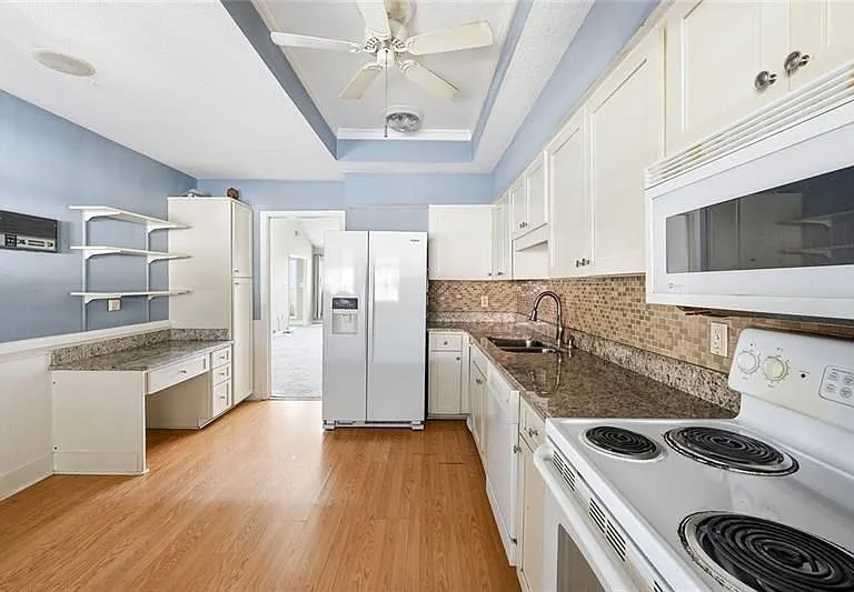 813 Serramonte Dr — Photo 5