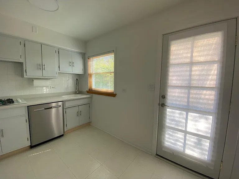 6753 N Drake Ave — Photo 7