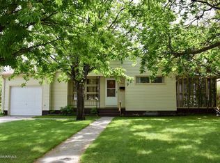 308 Maple Ave S, Thief River Falls, MN 56701