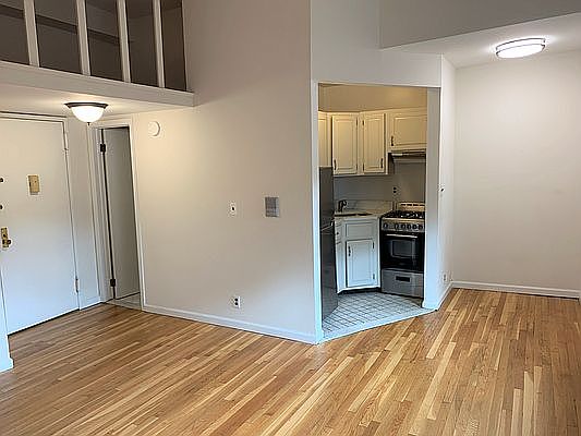 4th image of 100 W 87th St APT 4C