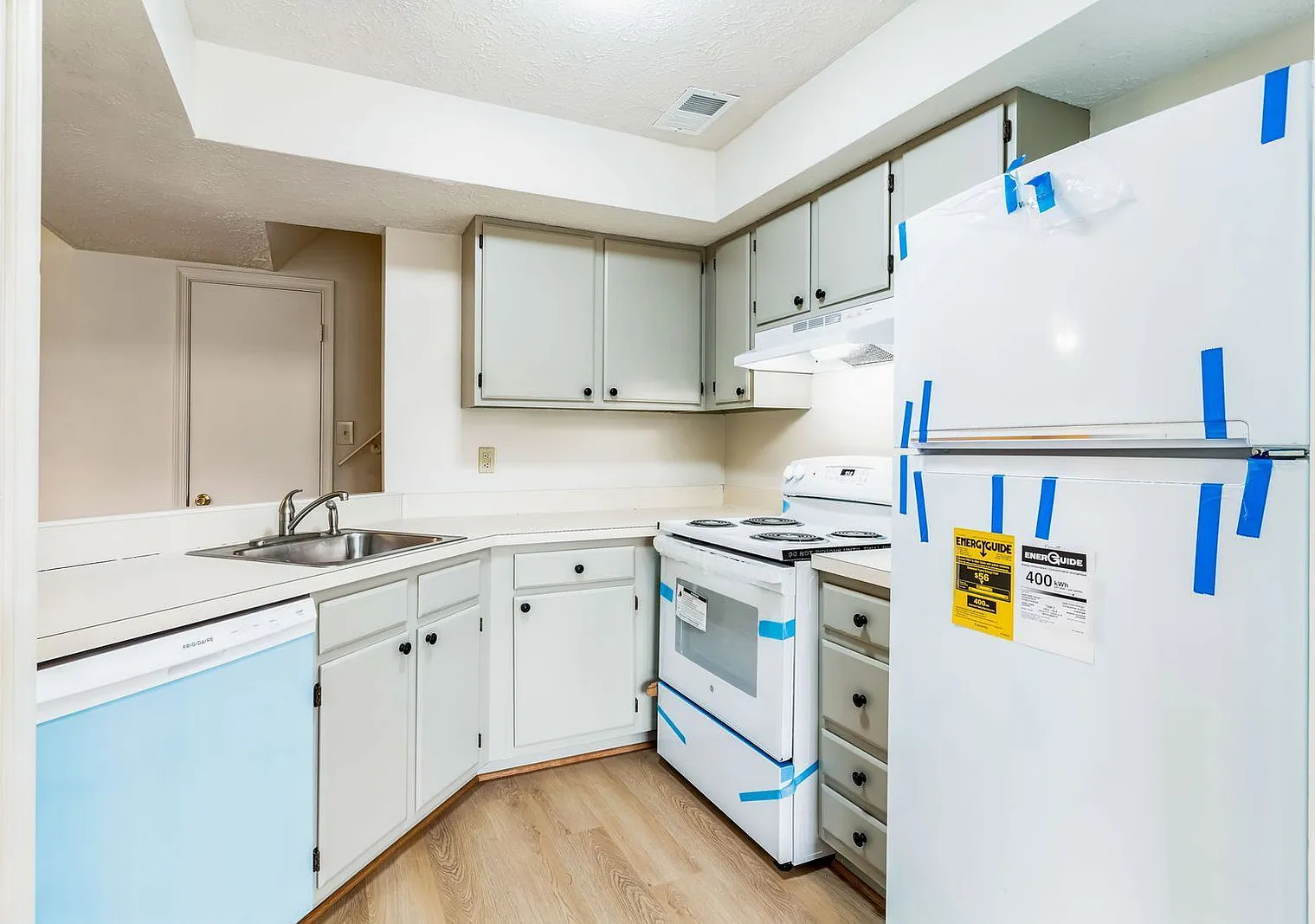 3 bed, 3.0 bath, 1608 sqft, $2,300 — Photo 4
