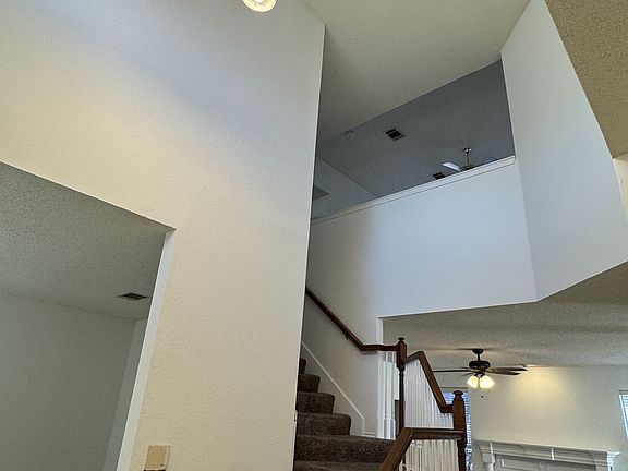 Foyer/Stairs