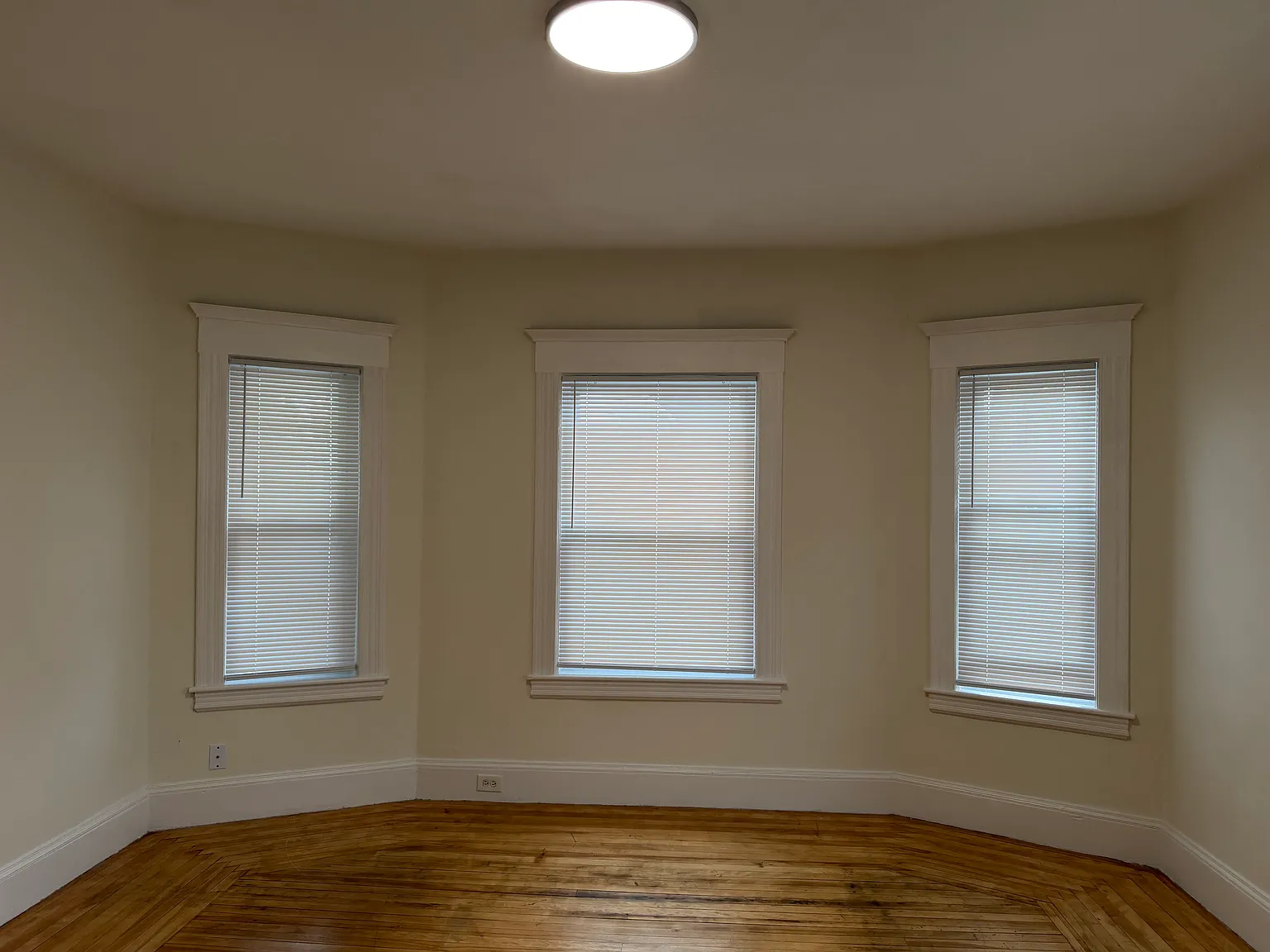 4 bed, 1600 sqft, $2,700 — Photo 3