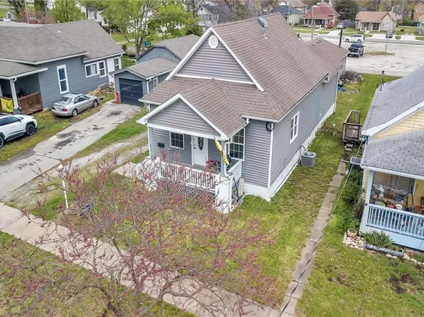 812 Pacific Ave, Osawatomie, KS 66064