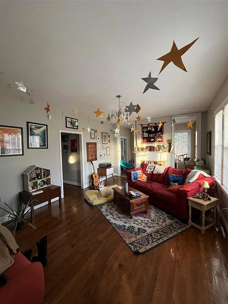 3 bed, 1.0 bath, 1250 sqft, $2,200 — Photo 2