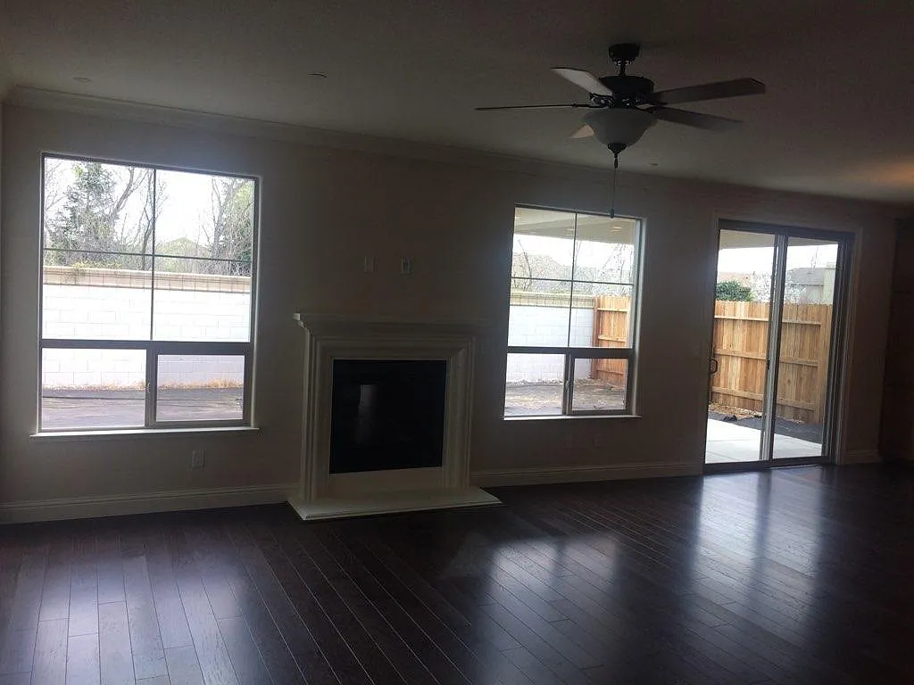 6 bed, 3641 sqft, $3,995 — Photo 3