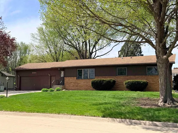 1004 Emerald Dr, Storm Lake, IA 50588