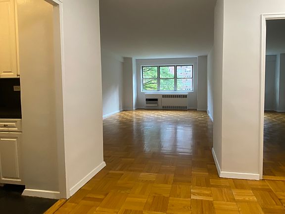 4th image of 345 W 58th St APT 4X