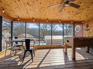 22250 260th St, Delhi, IA 52223