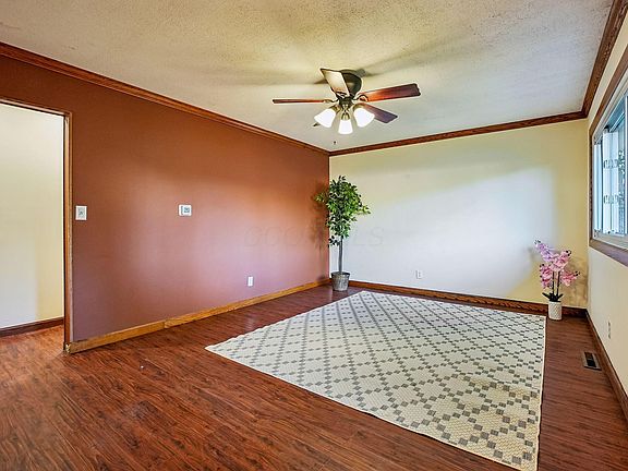 5th image of 3772 Shoreline Dr