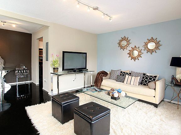 4th image of 4414 Worth St APT 12