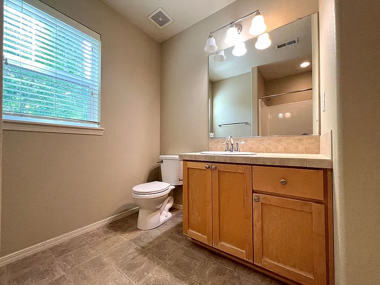 1048 SE Tamora Ave — Photo 12