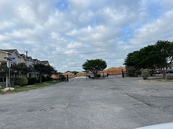 5th image of 31 Bratton Dr