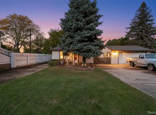 17083 Dora St, Melvindale, MI 48122