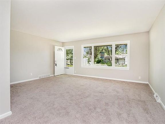 4th image of 8712 Manchester Ave