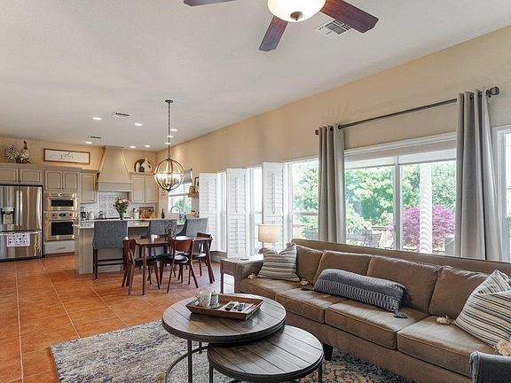 4th image of 4073 Plateau Cir