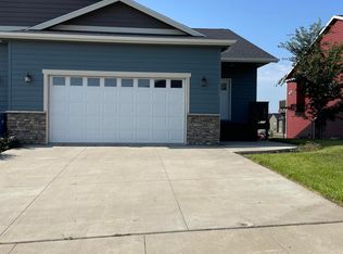 1283 25th St W, Dickinson, ND 58601