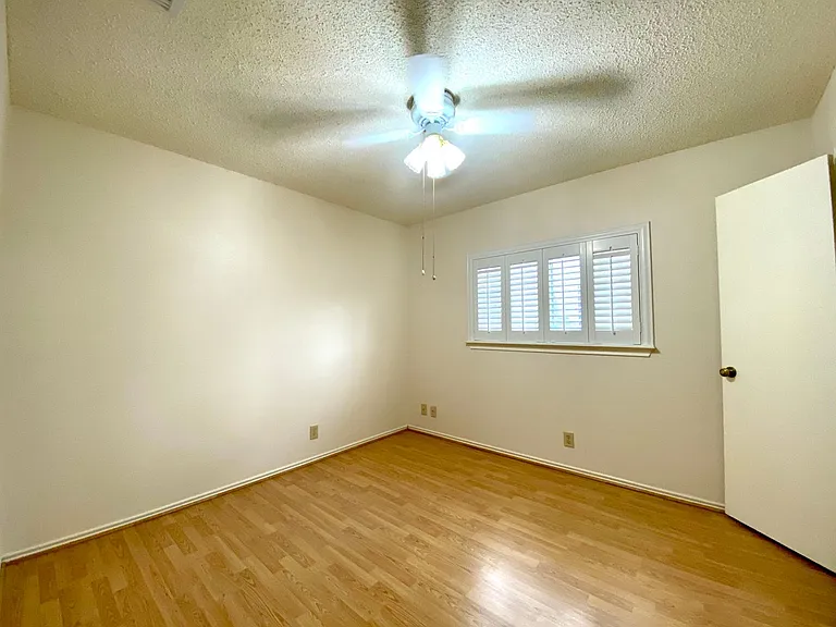 10038 Silverbrook Pl — Photo 8