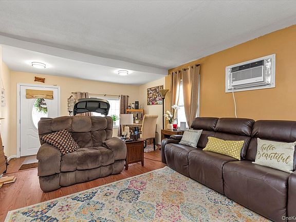 3rd image of 128-19 Cedric Road