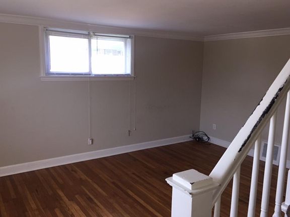 5th image of 919 Fariston Dr