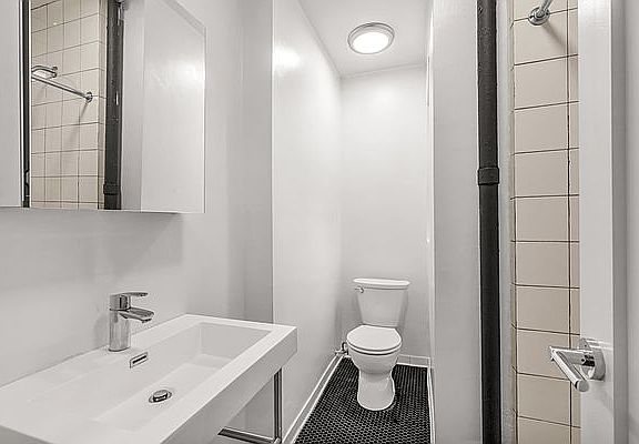 4th image of 1422 3rd Ave APT 5D
