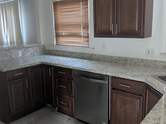 4th image of 11280 Karen St