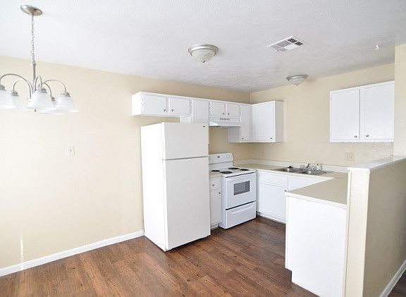 5th image of 805 Navarro Dr APT C