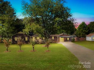 700 Chestnut Ln, Matthews, NC 28104