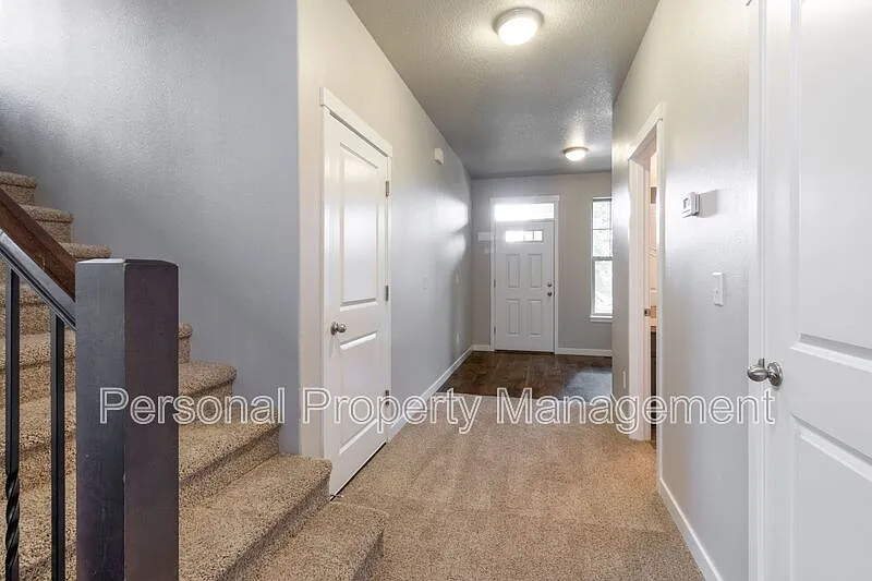 3 bed, 2.5 bath, 2148 sqft, $2,495 — Photo 3