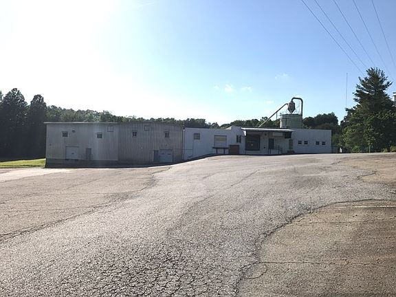 5th image of 125 White Pine St