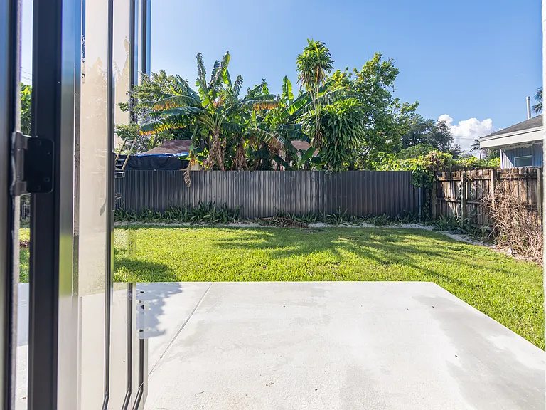 520 NW 94th St — Photo 13